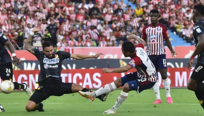 Imagen del último partido entre Junior y Pereira en Barranquilla, que terminó en victoria 3-2 del cuadro matecaña.