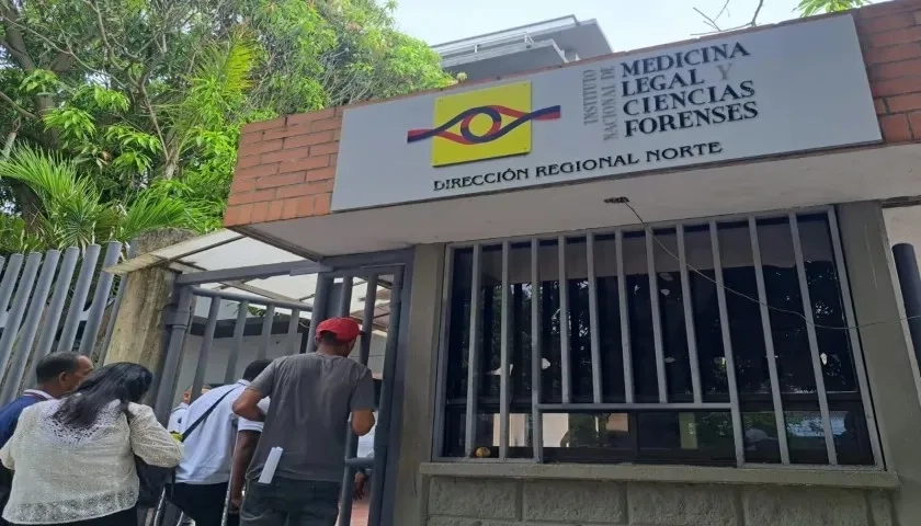 Fachada de Medicina Legal, a donde fue llevado el cuerpo del mototaxista. 