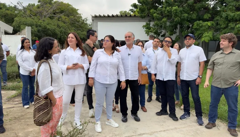 La alcaldesa Alcira Sandoval, el gobernador Eduardo Verano y el viceministro de Educación Superior, Ricardo Moreno.