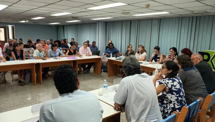 Reunión de Unisimón con la viceministra de Salud de Cuba y la directora del IPK.