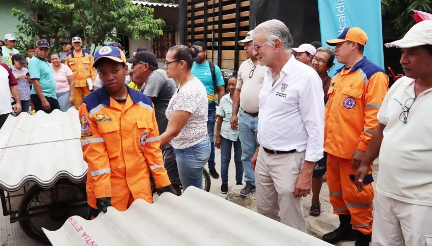 Eduardo Verano estuvo presente en las entregas.