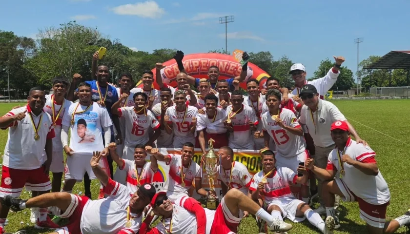 La selección Atlántico sub-23 tras vencer en la final a Sucre.