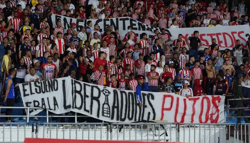 Una de las pancartas que aparecieron en la tribuna norte. 