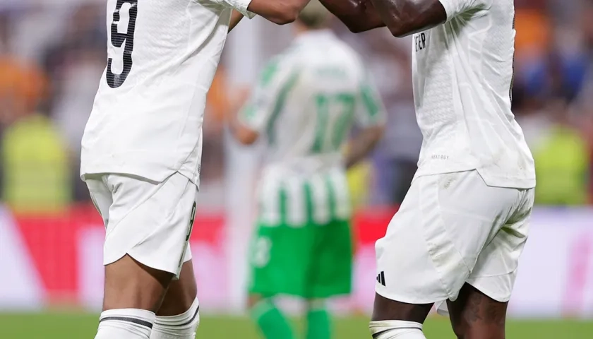 Kylian Mbappé y Vinicius Júnior, atacantes del Real Madrid.