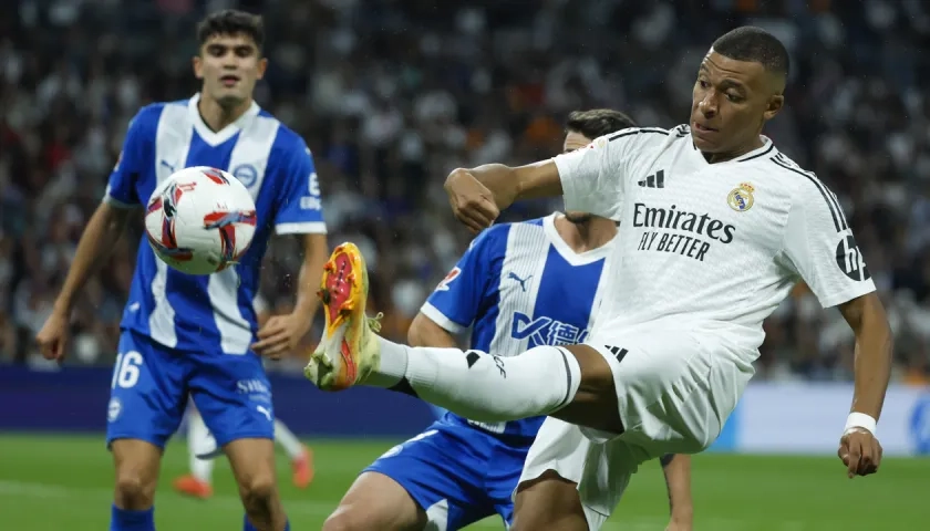 Kylian Mbappé durante el partido del Real Madrid contra Alavés. 