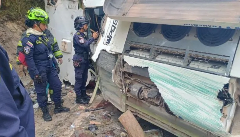 Accidente de bus con estudiantes en La Mesa.