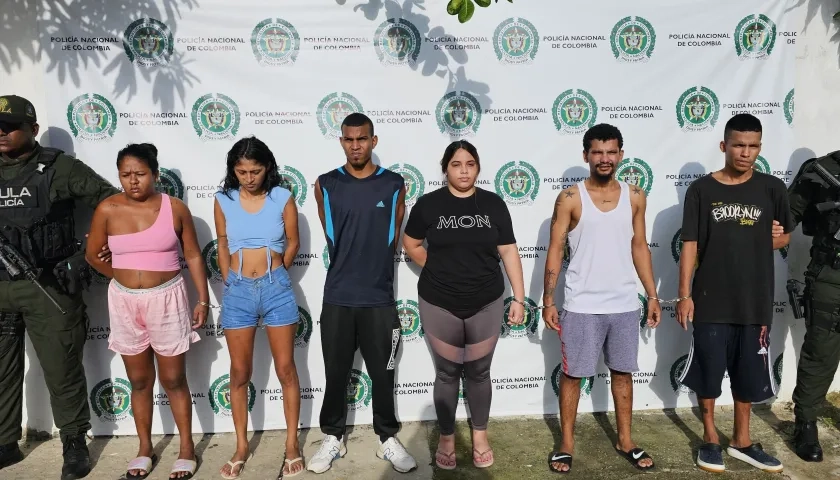 Los seis capturados por el Gaula de la Policía. 