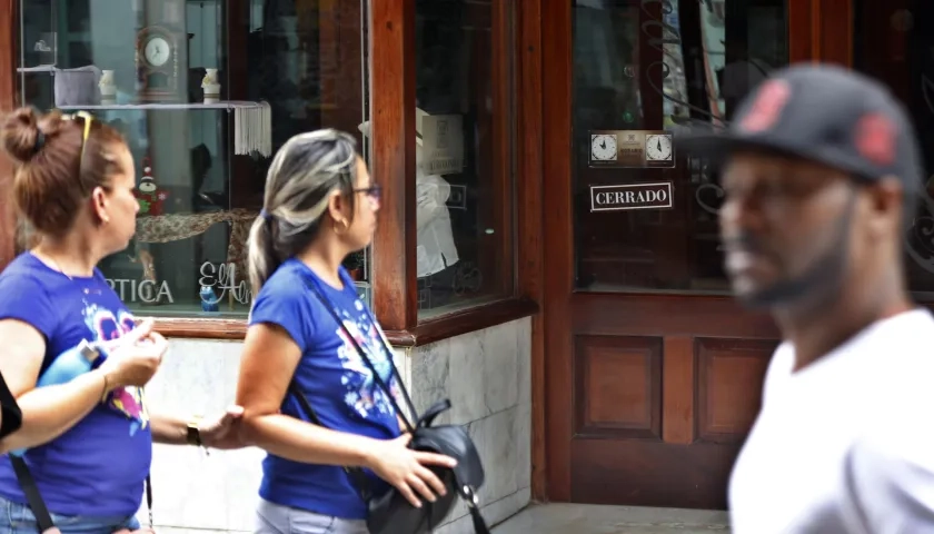 Una tienda cerrada en La Habana ante la falta de energía. 