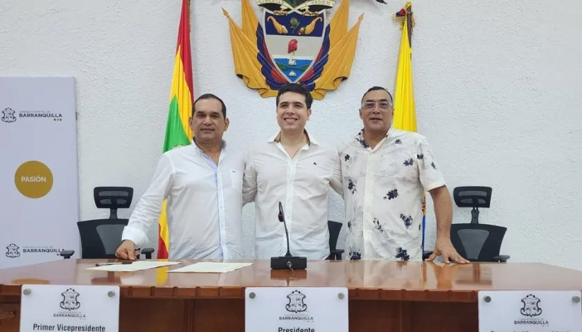 Santiago Arias (primer vicepresidente), Andrés Ortiz (presidente) y Antonio Bohórquez (segundo vicepresidente), mesa directiva del Concejo de Barranquilla para 2025.