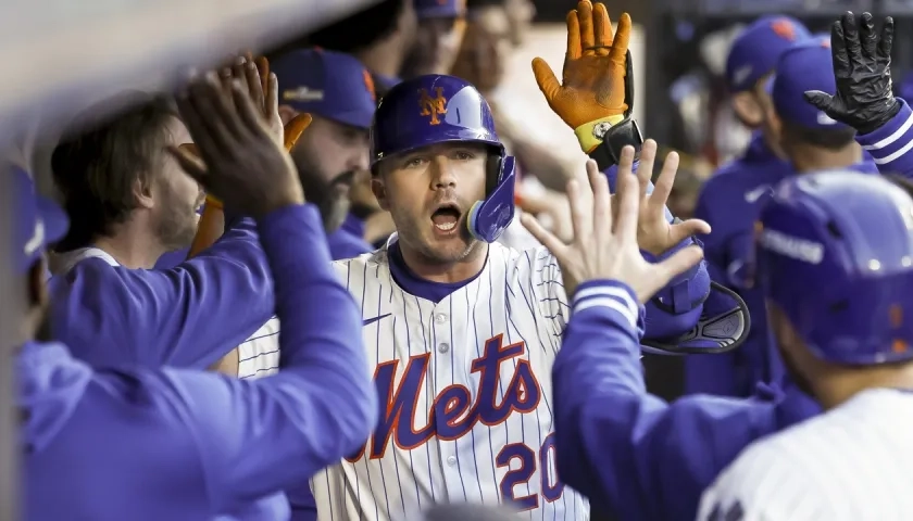 Pete Alonso abrió la pizarra para los Mets con un jonrón de tres carreras.