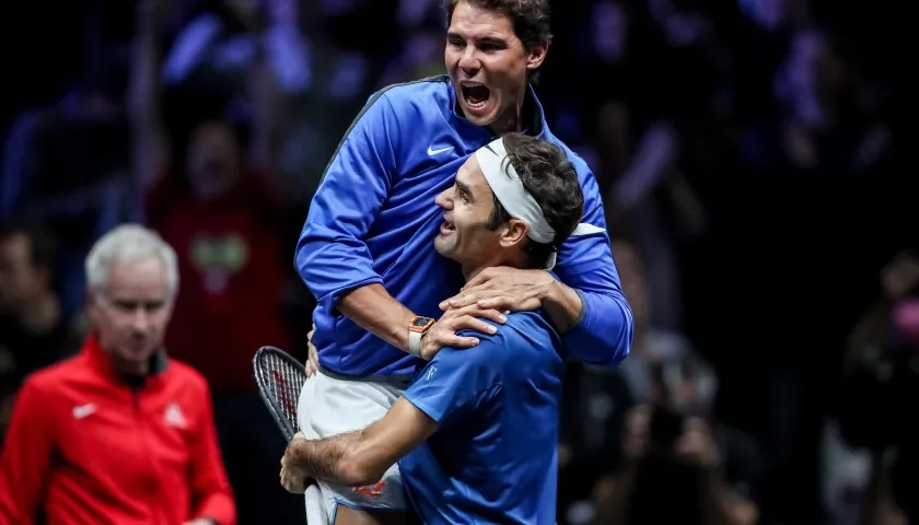 Roger Federer y Rafael Nadal tras ganar la Copa Laver, en 2017.