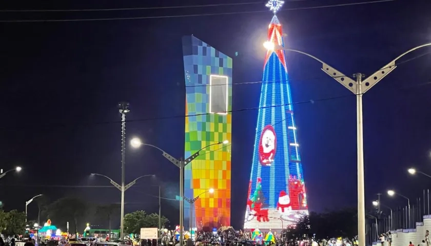 Imágenes del Árbol en la navidad de 2023. 