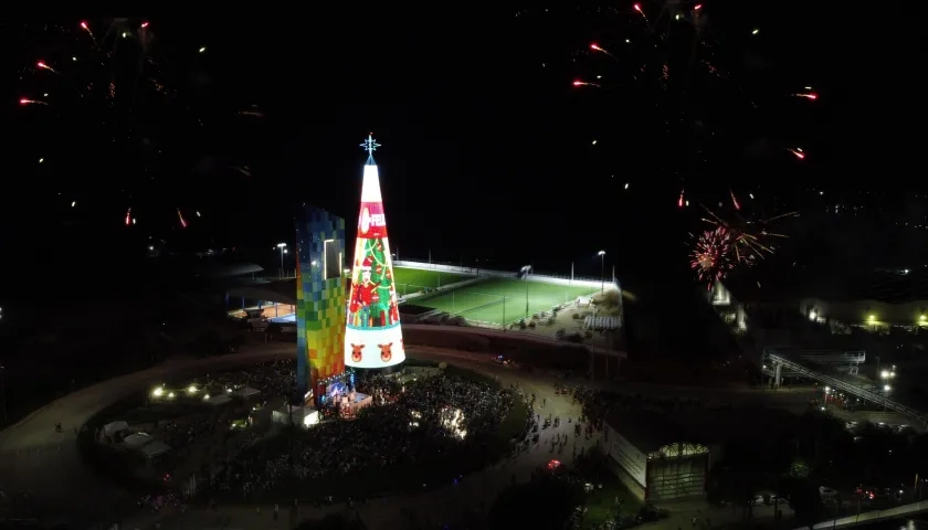 El árbol de Navidad más alto de Colombia. 