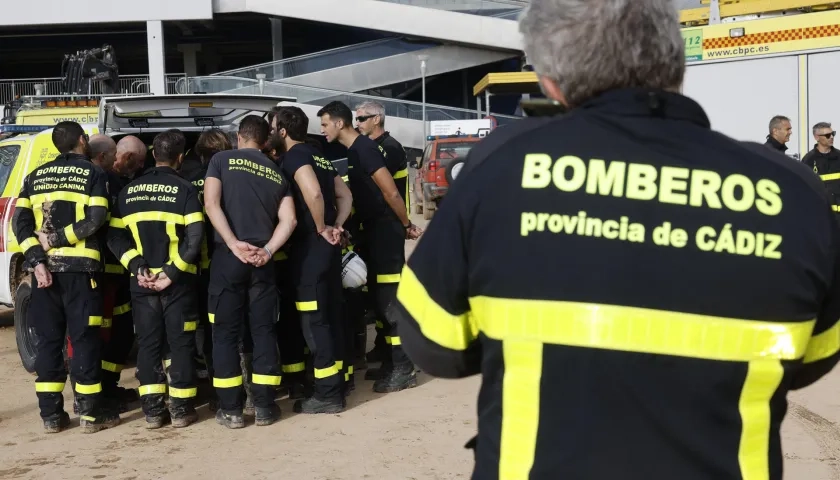 Bomberos de la provincia de Cádiz se coordinan para prestar ayuda en la localidad de Altafar, en Valencia.