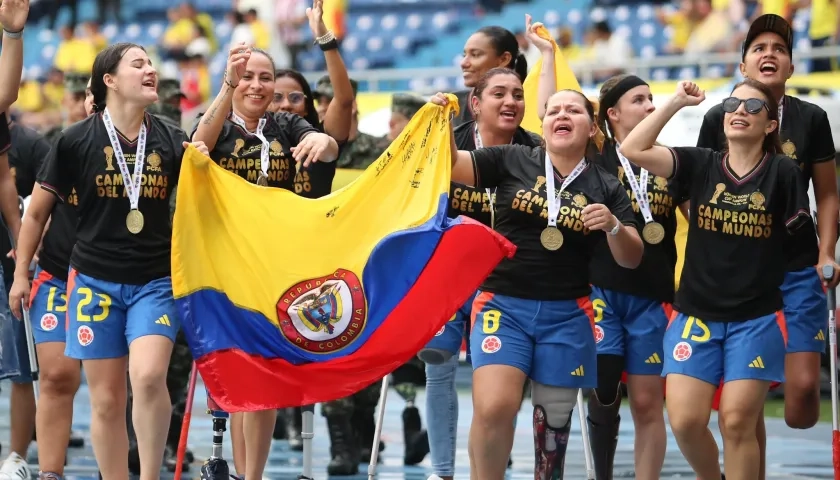 El recorrido de las jugadoras en la pista atlética.
