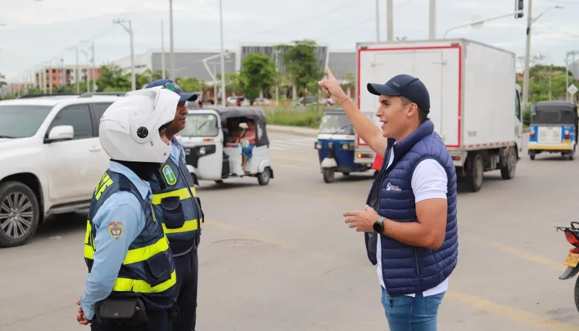  Funcionario de la Alcaldía y agentes de Tránsito de Soledad. 