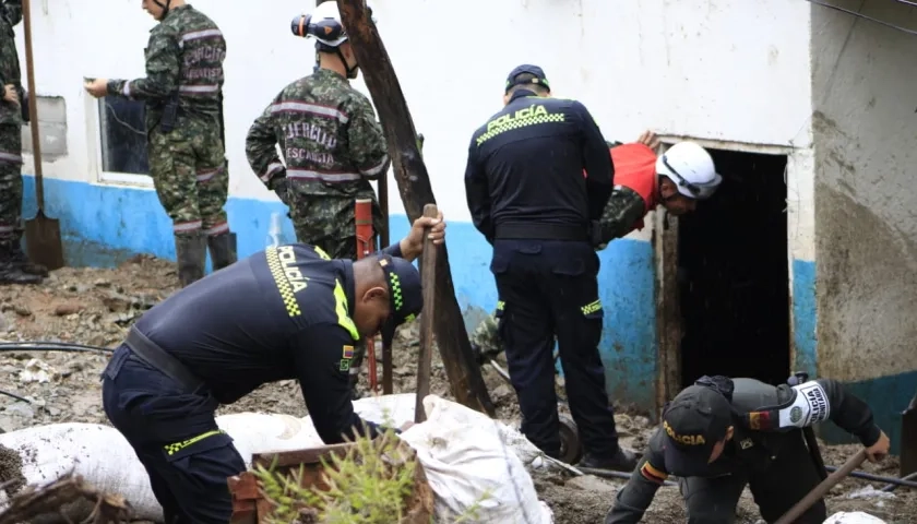 Organismos de socorro en el barrio San Fernando.