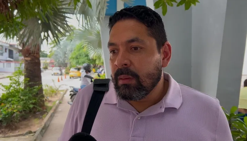 Enrique Carrillo, padre de los niños e hijo de la señora Nelly Insignares.