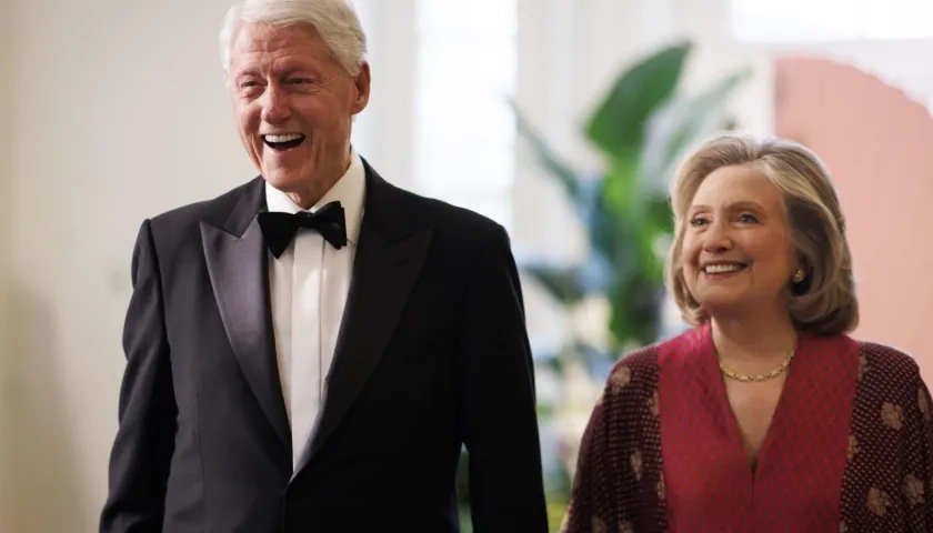 El expresidente Bill Clinton y la excandidata demócrata a la Casa Blanca Hillary Clinton. 