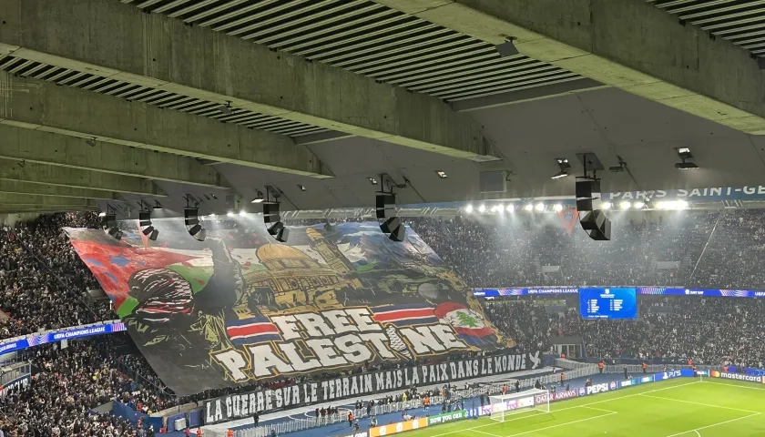 El tifo que desplegó la hinchada del PSG.