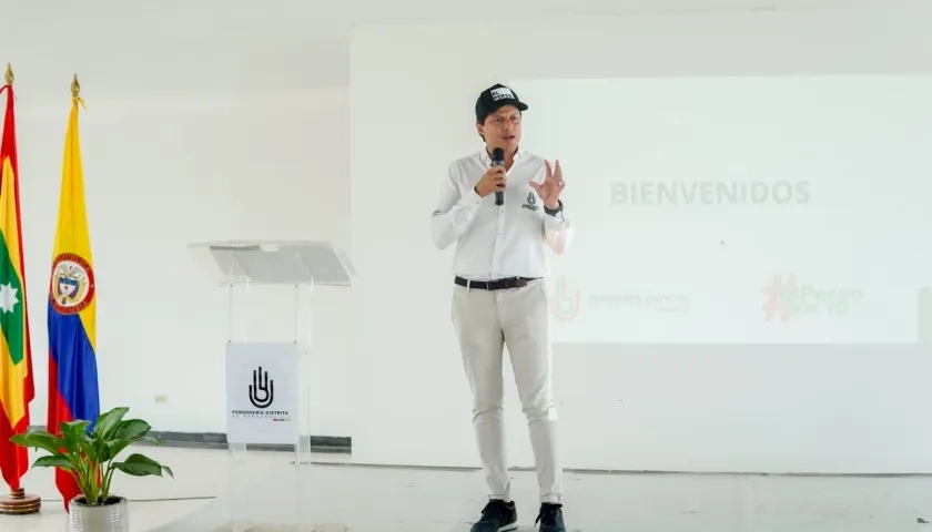 El personero Miguel Alzate organiza la conferencia.