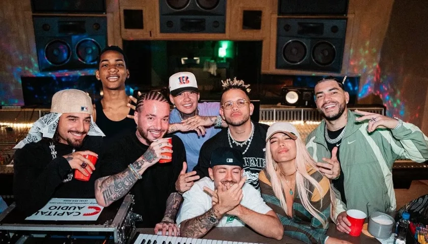 La canción fue realizada bajo la producción de Ovy on the drums, junto a Feid, Maluma, J Balvin, Karol G, Dfzm, Dfzm y Ryan Castro. junto a 