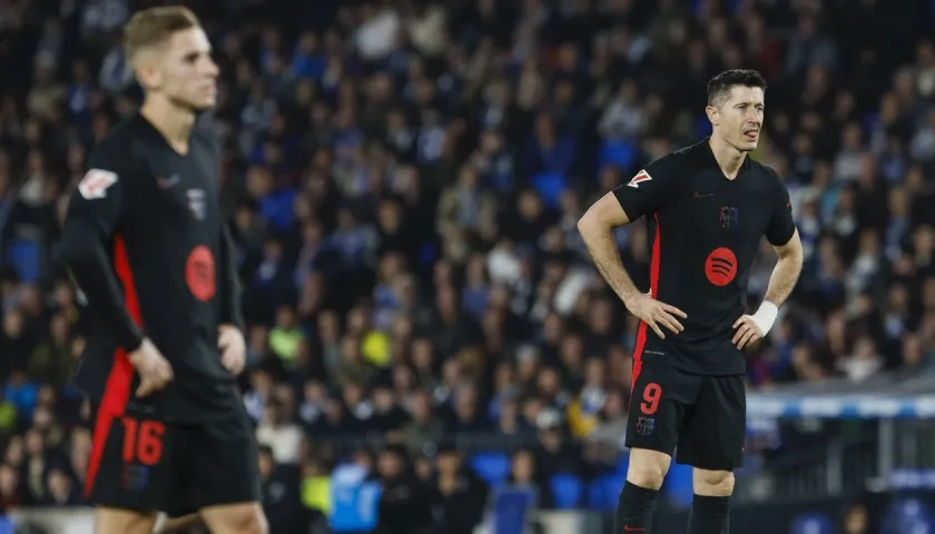 Fermín Lópezy Robert Lewandowski durante el partido contra la Real Sociedad.