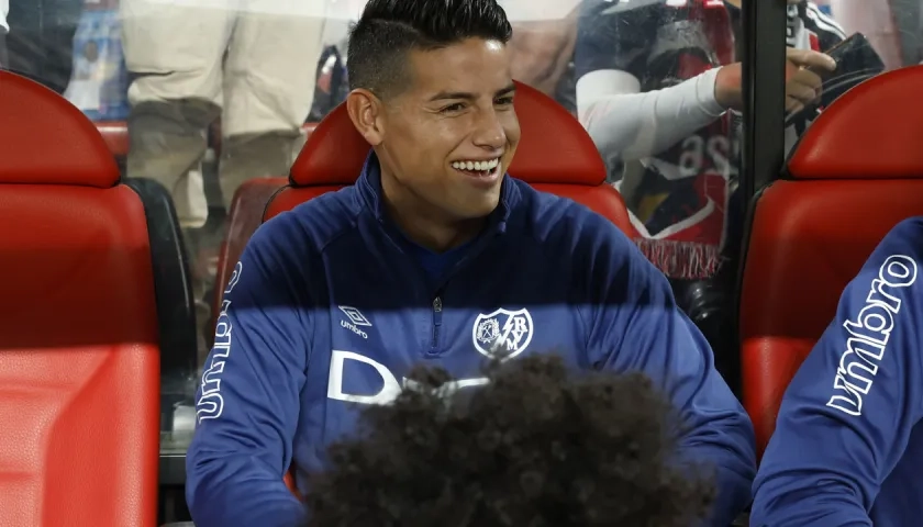 James Rodríguez volvió a quedarse en el banco de suplentes del Rayo Vallecano.