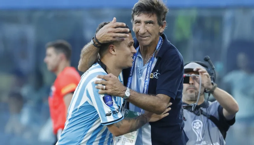 Juan Fernando Quintero y Gustavo Costas celebran el título de la Copa Sudamericana.