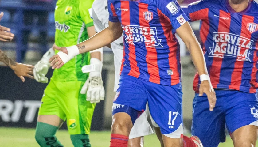 Ruyery Blanco festeja tras marcar el primer gol del Unión ante el Huila.