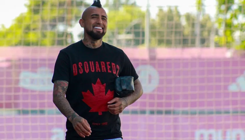 Arturo Vidal a su llegada a la concentración de la selección chilena.