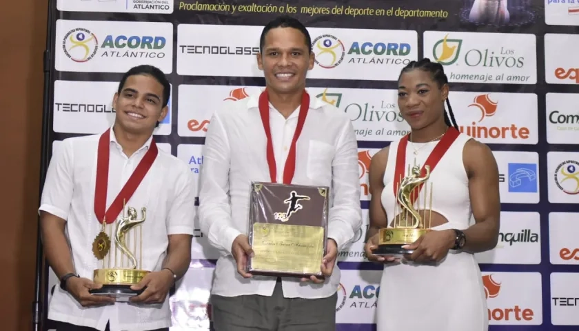 El ciclista Francisco Jaramillo, el futbolista Carlos Bacca y la boxeadora Angie Valdés, ganadores en 2023. 