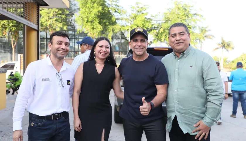 Alcalde Alejandro Char junto a las directivas de la IUB. 