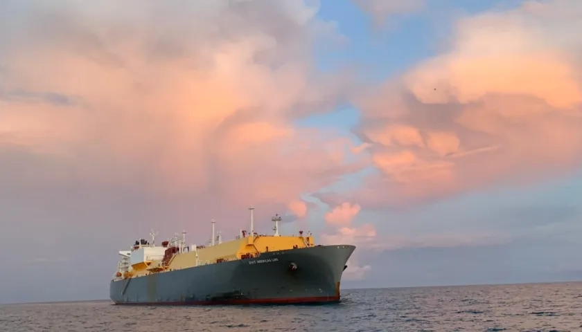 Barco en el que fue transportado el combustible. 