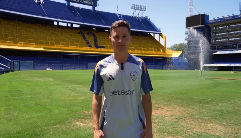 Ander Herrera en La Bombonera y con la indumentaria de Boca puesta.