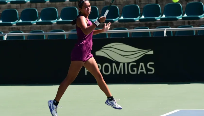 Mariana Higuita disputando el Mundial Juvenil de Tenis.