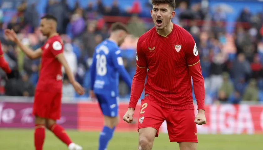 Kike Salas, defensor del Sevilla.