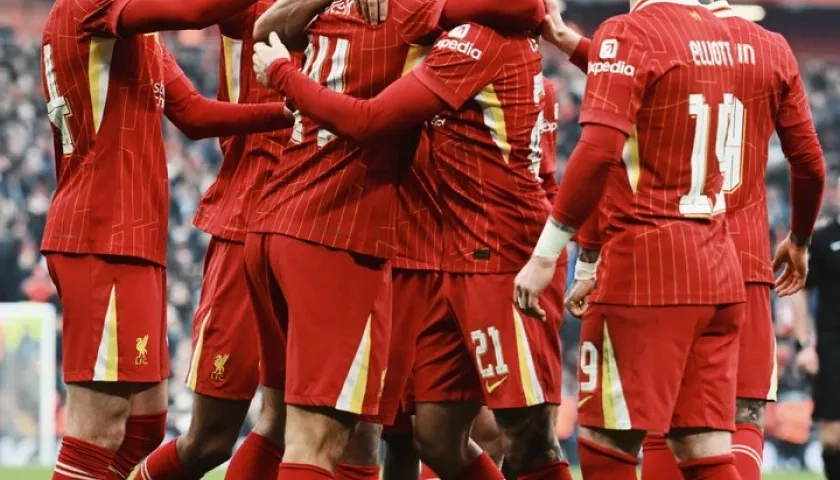 Jugadores del Liverpool celebrando el cuarto gol.