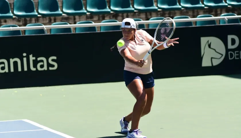 Valentina Mediorreal en acción de juego este martes.