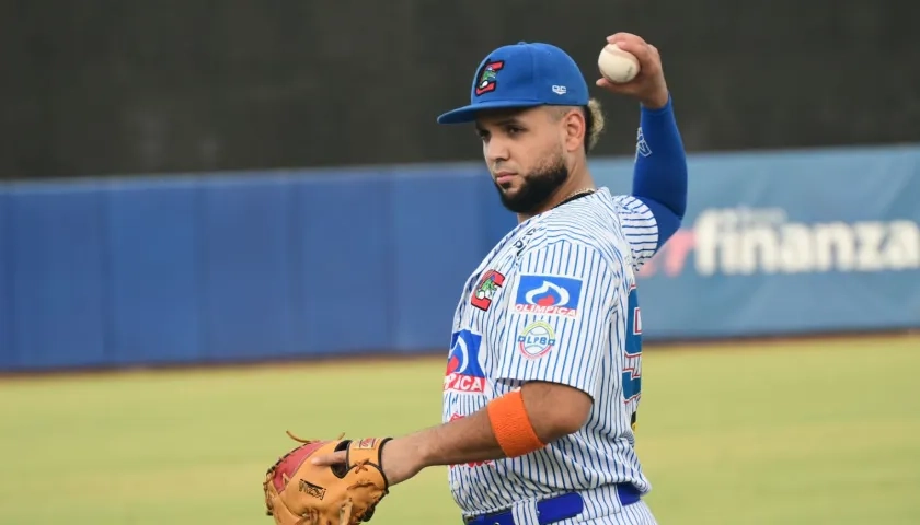 El dominicano Estamy Ureña, pelotero de Caimanes. 