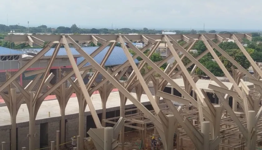 Obra en construcción del centro comercial Luna Vallenata. 