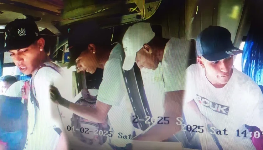 Las cuatro personas que robaron el bus.