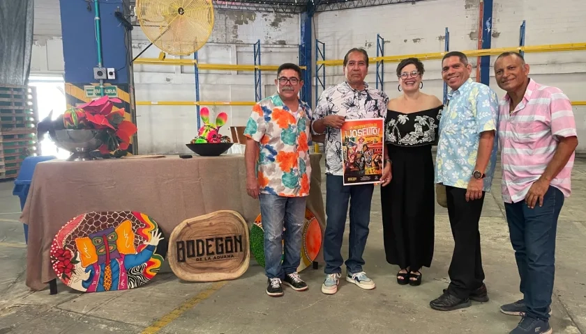 La directora de la Fundación Heriberto Fiorillo, Claudia Muñoz, junto a los artistas invitados para la Resurrección de Joselo.