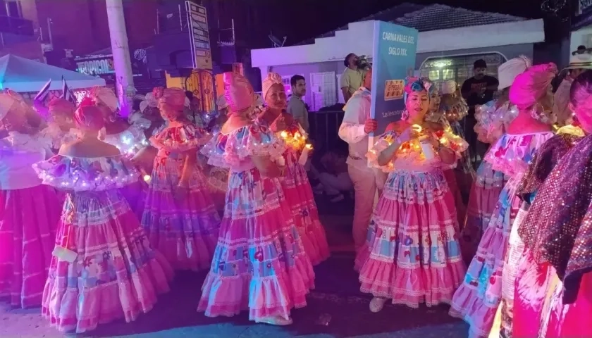 Comparsa 'Las Vencedoras' durante La Guacherna.
