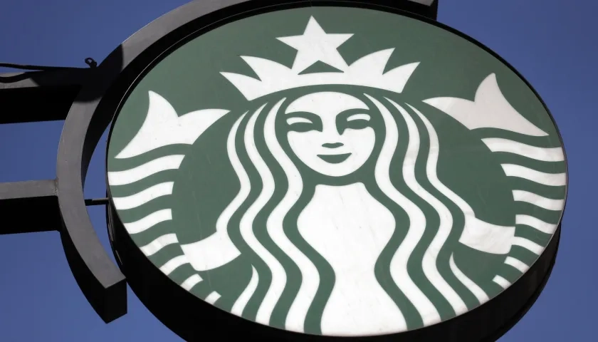 Fotografía de un logotipo de Starbucks.