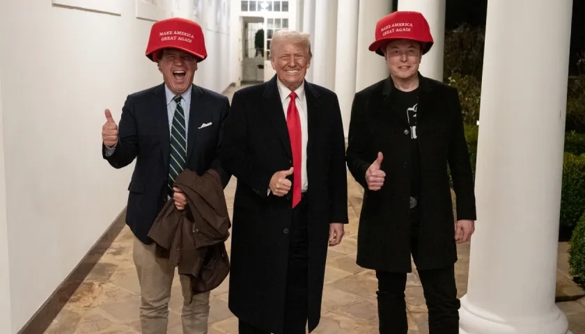 Tucker Carlson, Donald Trump y Elon Musk.