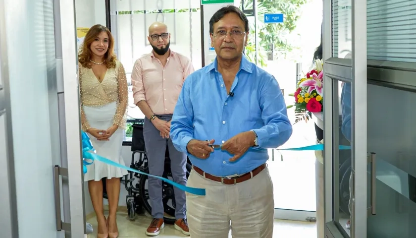 El médico Leonel Blanco, gerente de la Clínica del Caribe, en la inauguración de la Unidad Hemato-Oncológica