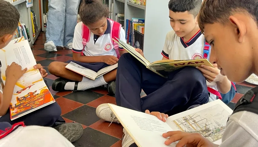 Niños y jóvenes asisten a las bibliotecas que ofrece Barranquilla. 