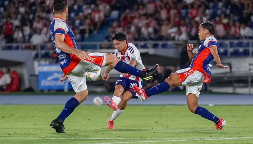 El primer gol de Bryan Castrillón. 