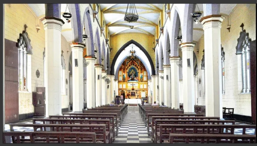 Fotografía de la Parroquia Nuestra Señora del Rosario de la artista Vivian Saad. 